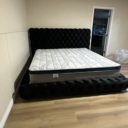King Size Bed Frame Black Velvet / Mattress Included     ⚡️   Cama King Size  / Colchon Incluido.   ☎️ (213)713-74-89