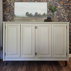 Refinished Vintage Sideboard – Timeless Elegance & Versatile Storage