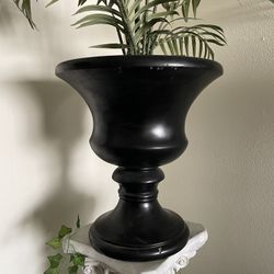 Huge Urn Planter 🌿