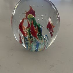 DYNASTY GALLERY HEIRLOOM COLLECTIBLES GLASS PAPERWEIGHT ORANGE FISH, CORAL REEF