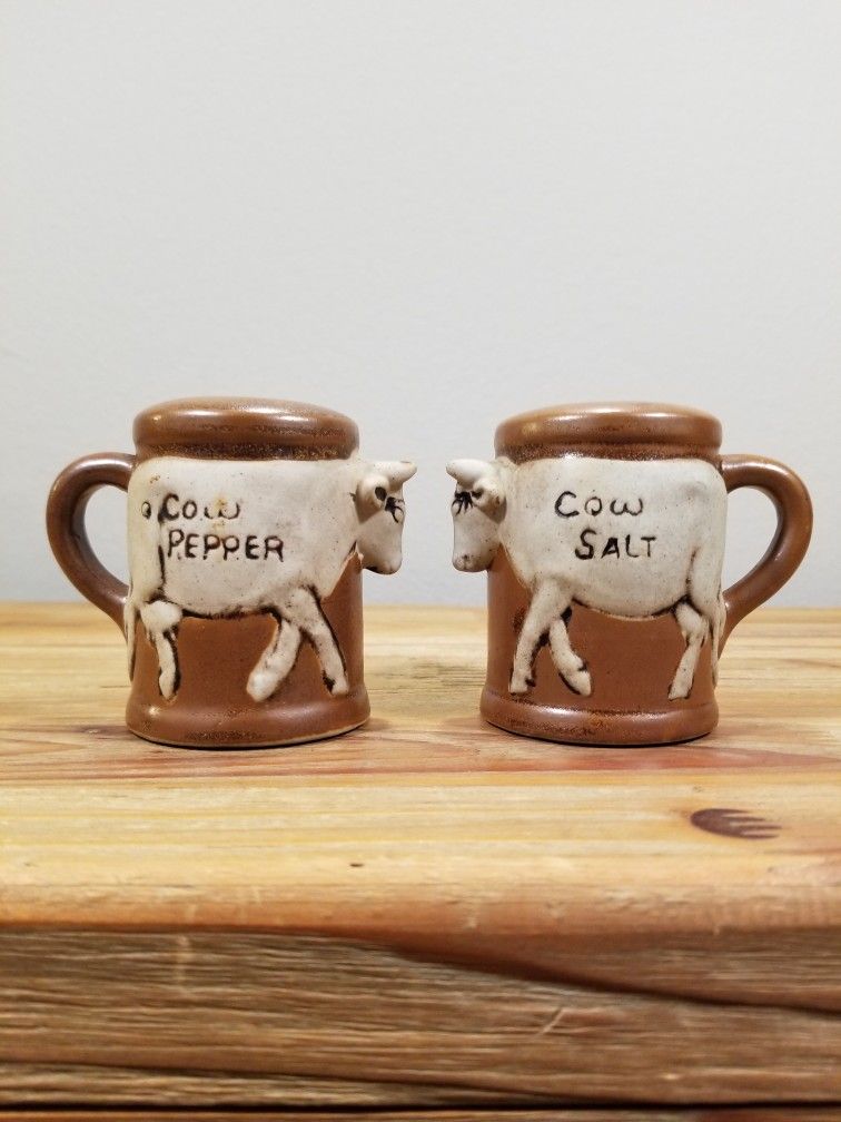 Vintage Stone Pottery Cow Salt & Pepper Shakers 3"×2"