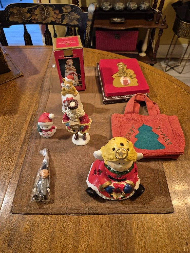 Seven pieces of brand new christmas home decor