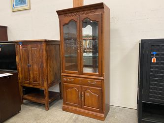 THOMASVILLE Montrachet Cherry China Hutch with Glass Doors and Bottom Cabinet
