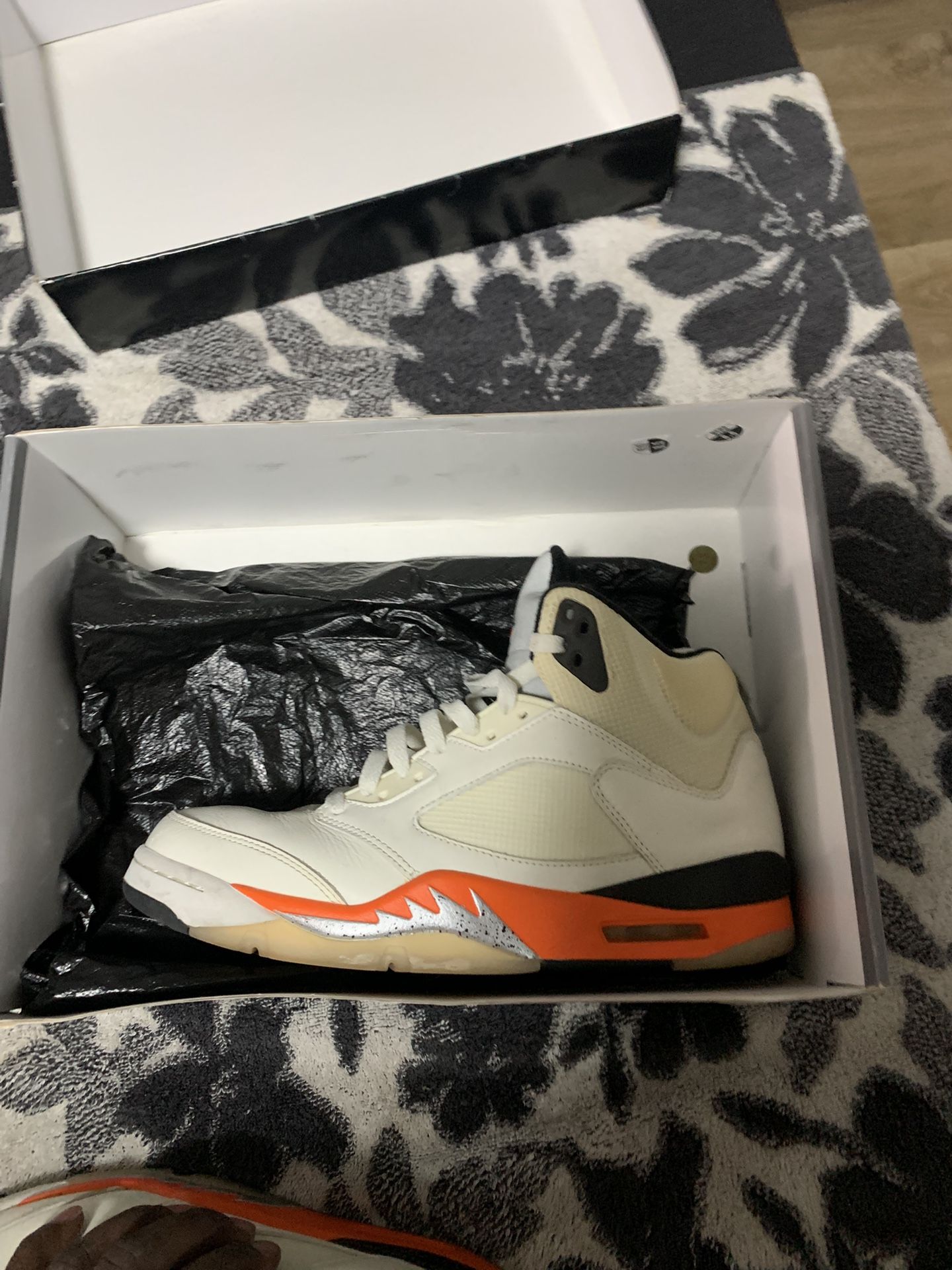 Air Jordan 5 Retro “Orange Blaze” (Size 9)