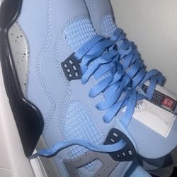 UNC Jordan 4
