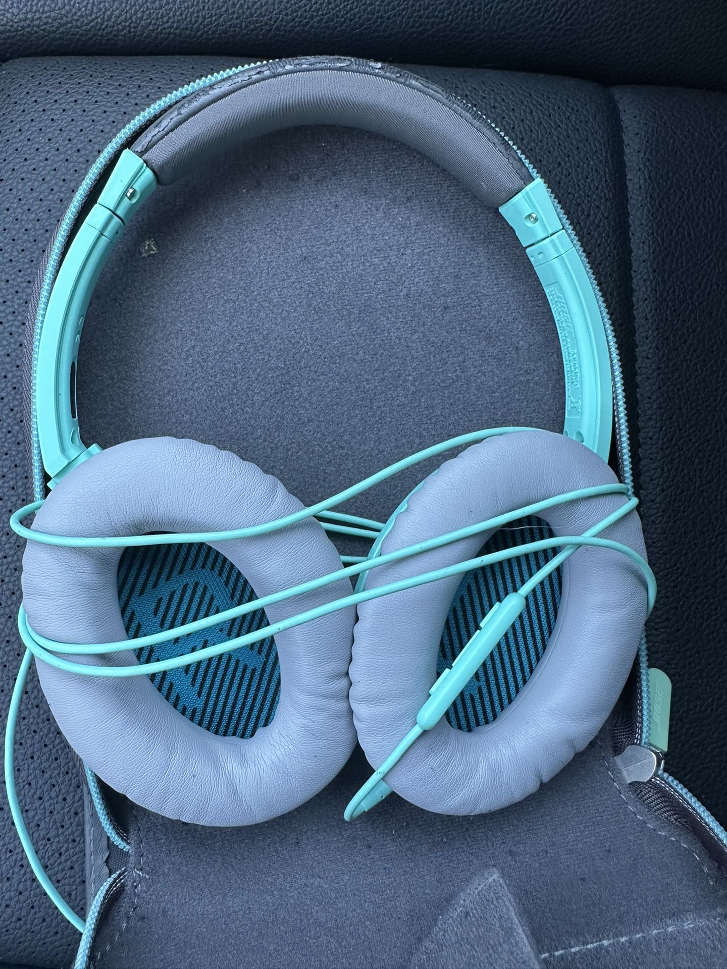 Bose SoundTrue Around-ear Blue Wired Headphones w/Case