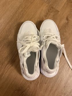 Nike Huracha Kids Size 4 Y