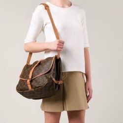 Louis Vuitton - Logo Saumur 30 Shoulder Bag Monogram Leather Brown France AR1900