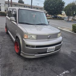 vendo toyota scion xb año 2004en perfectas condiciones millas 158718 4 cilindros $3600