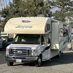 2016 Jayco Greyhawk 32FT Class C With 2 Slide Outs And Low Miles! 
