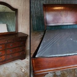 Brown Wood Queen Size Bed And Dresser With Mirror