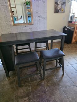 Hi top kitchen table and stools