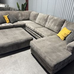 Free Delivery* Like New XL Gray Sectional Sofa with Ottoman!