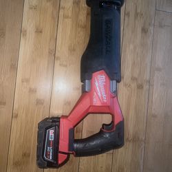 MILWAUKEE SAWZALL RECIPROCATING SAW W/BATTERY