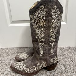 Women’s 8.5 Corral Embroidered Boots