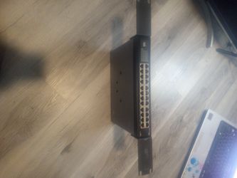 Cisco 24 Port 10/100 Switch