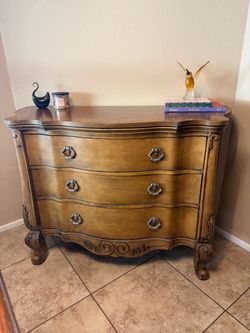 Vintage Solid Wood Dresser – Heavy, Sturdy, Beautiful Carved Details
