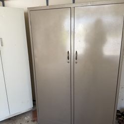 Large Metal Storage Cabinet WITH KEY!!  