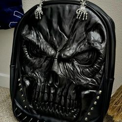 💀 Authentic Leather Skull Tote Bag — Heavy-Duty Zippers + Adjustable Strap, Like New!