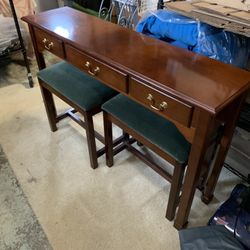 Bombay Foyer Table With Stools 