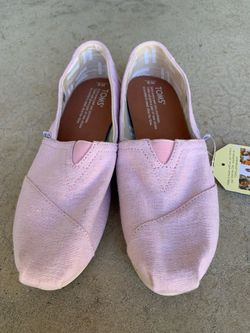 Tom’s women’s pink size 6 - brand new