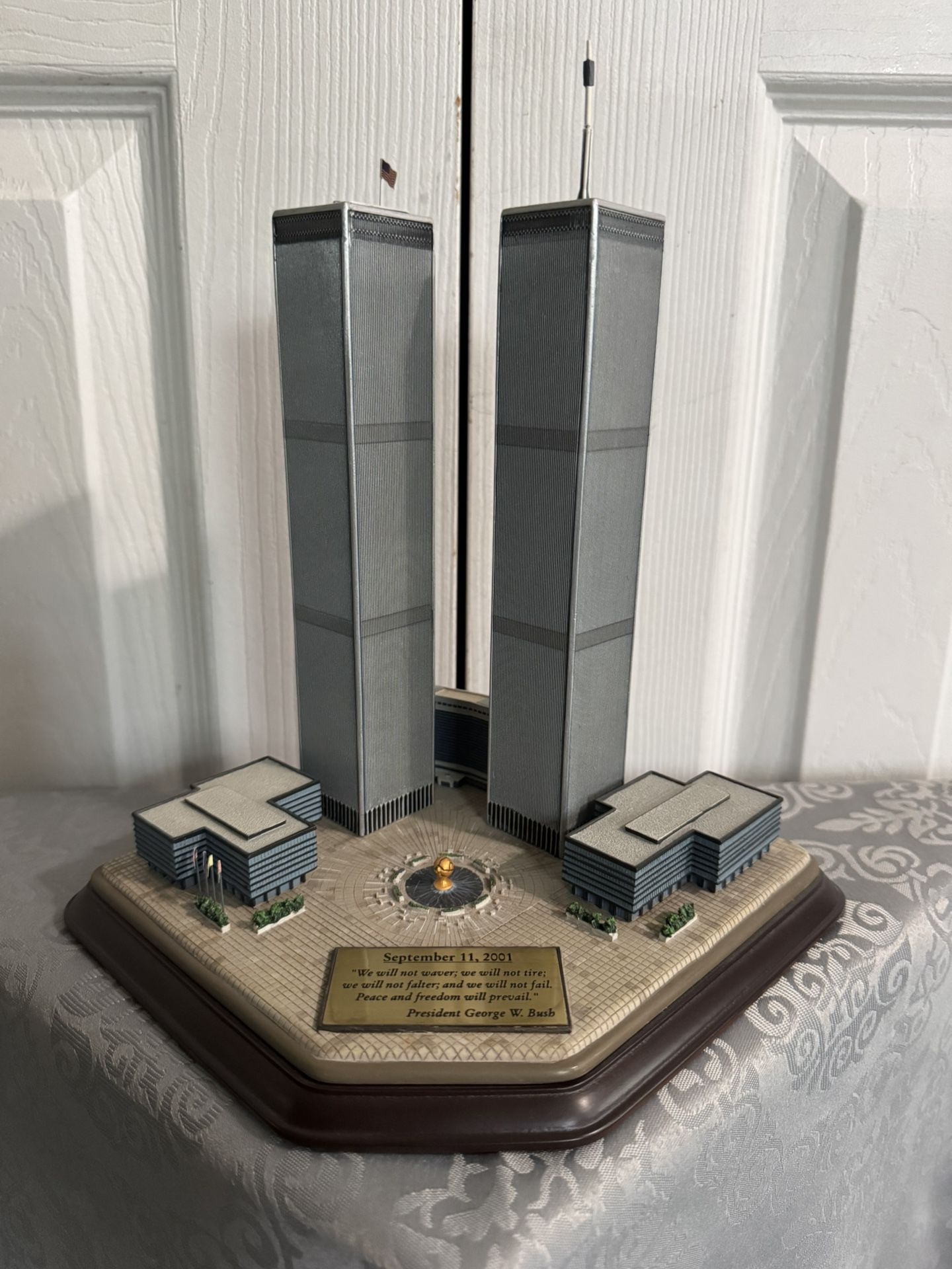 Danbury Mint: 9/11 World Trade Center, Commemorative Memorial Figure
