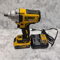 DEWALT 20V MAX XR 1/2 Inch Impact Wrench Kit with Hog Ring Anvil