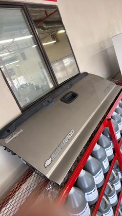 99-06 Chevy Silverado GMC Sierra tailgate