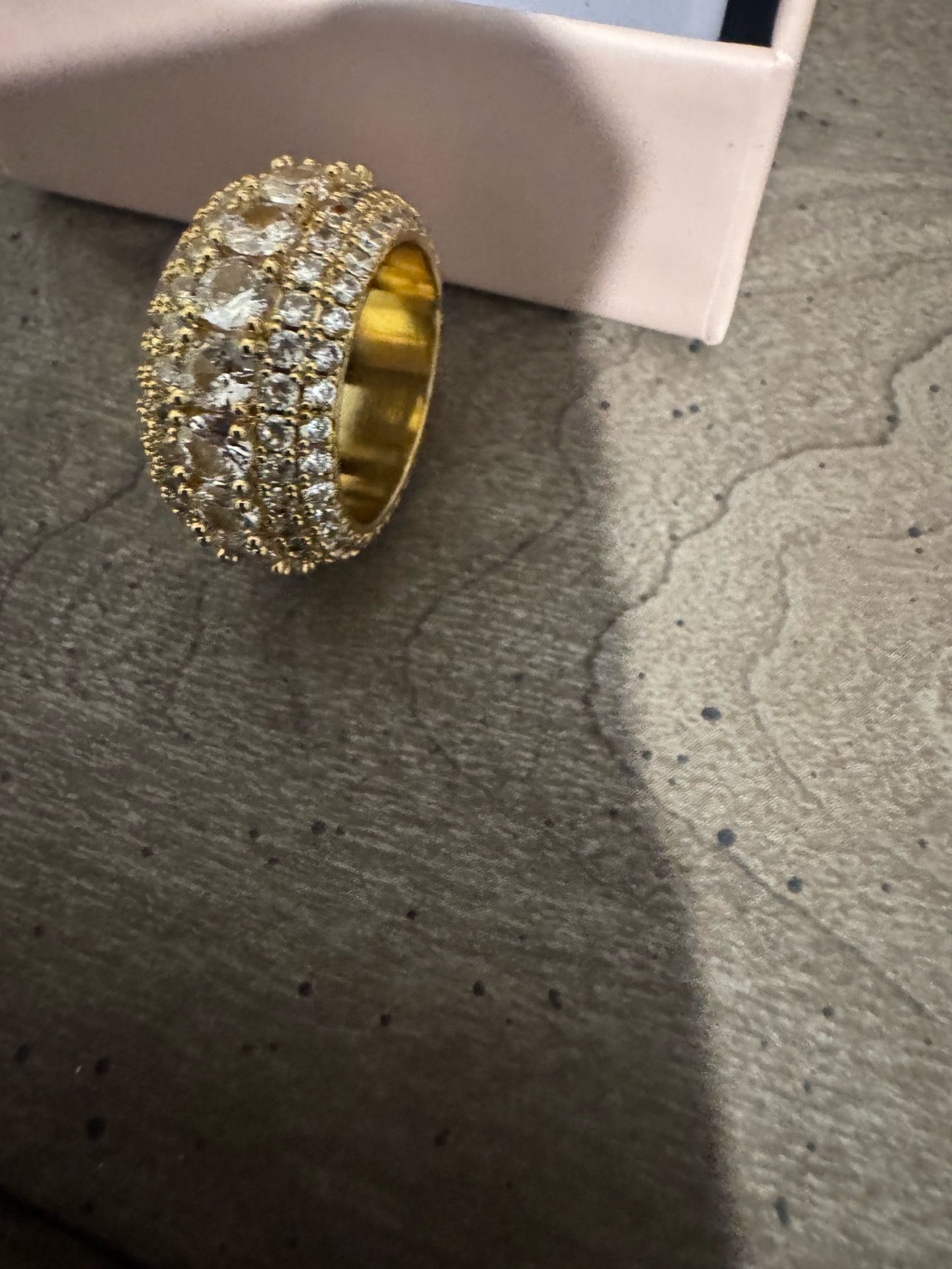Band ring, gold plated with lab diamonds. 8mm