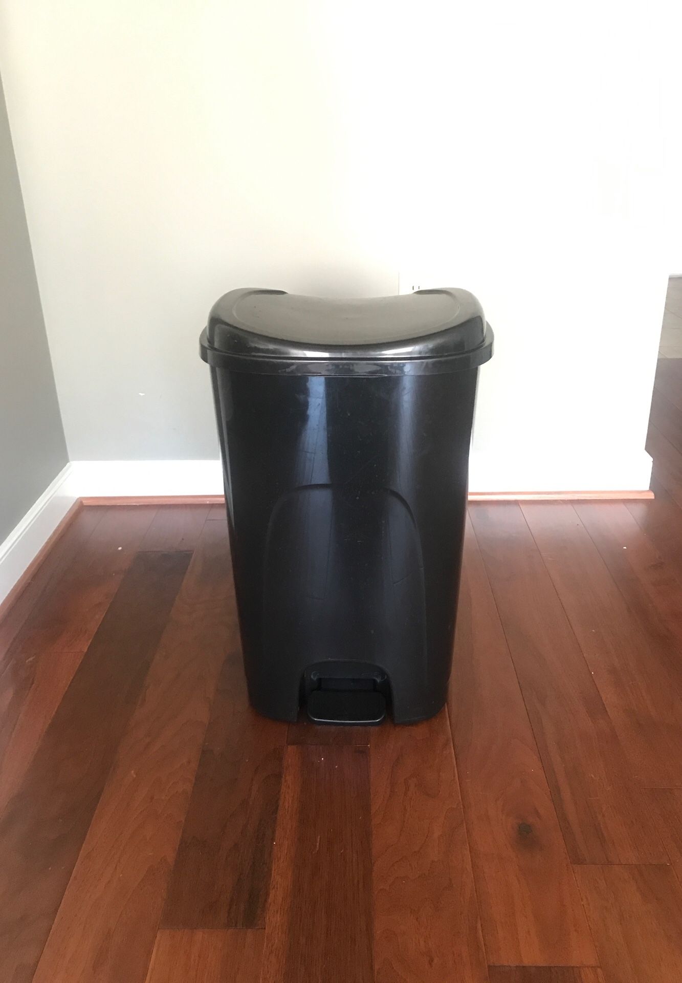 Step Open Trash Can