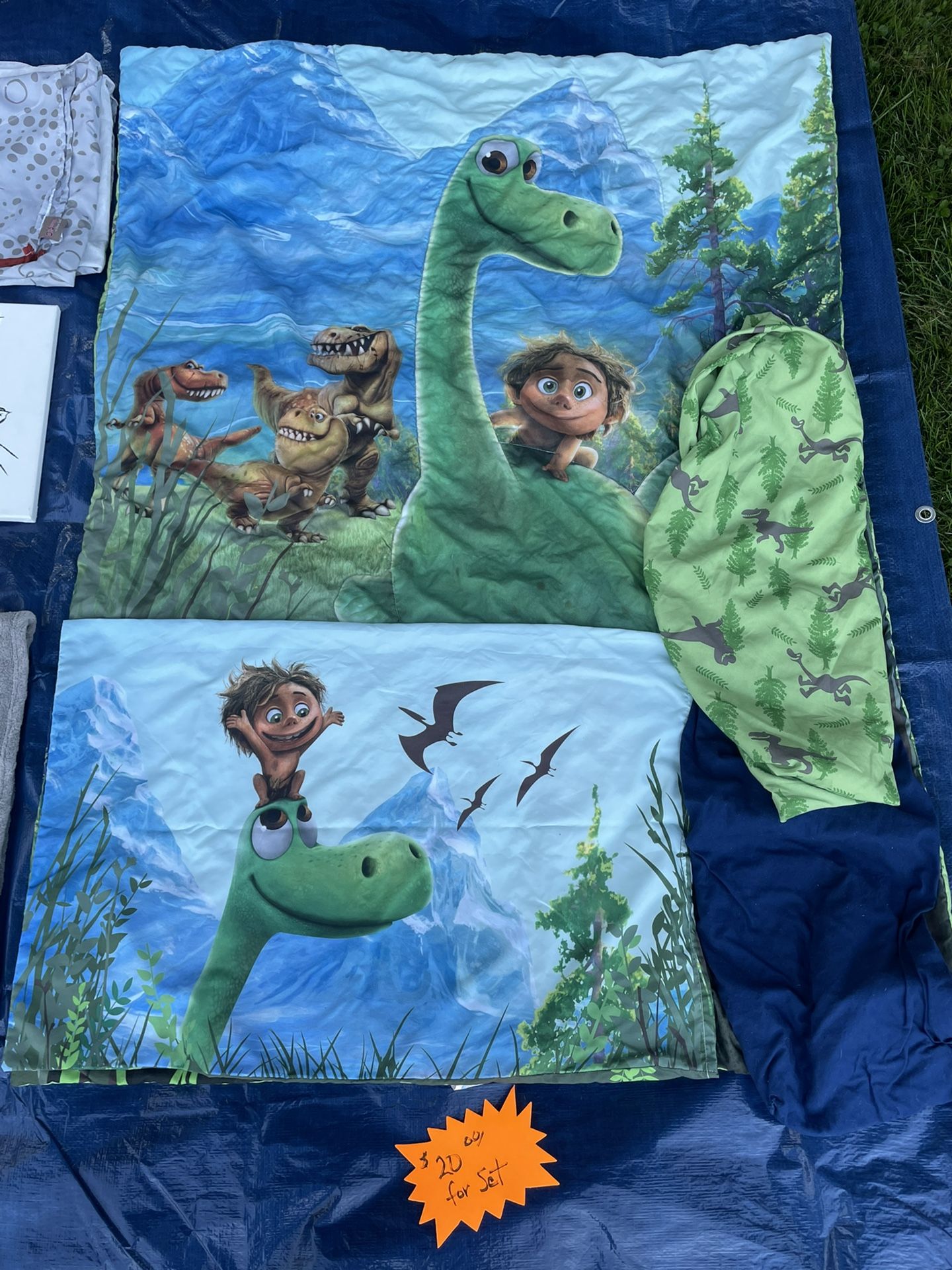 Dinosaur crib bedding