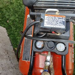 Air Compressor 33 gal 