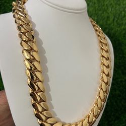 🔥🔥 Cz Diamond Miami Cubian Chain Stamp 14k Gold  Plated 5X Layered steel Won't tarnish or fade  for  long time 12mm Thick 24”🔥🔥