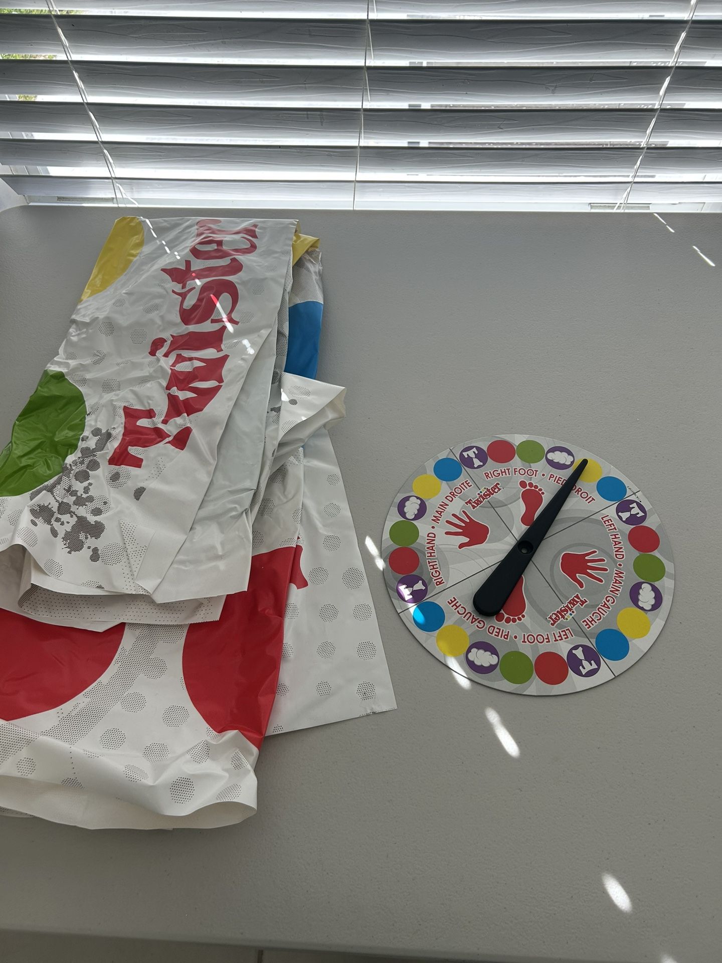 Twister Classic Party Game – Mat & Spinner