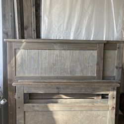 Dos camas individuales en buenas condiciones