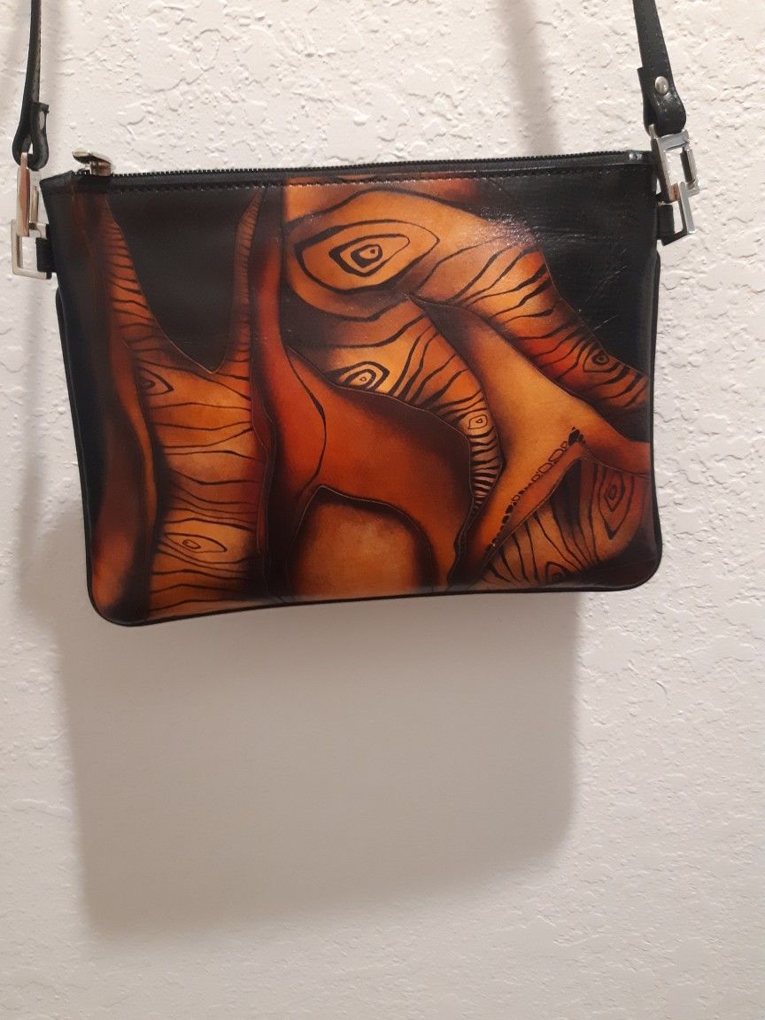AUTHENTIC BAMBAS ITALIAN LEATHER CROSSBODY, IN EXCELLENT CONDITION