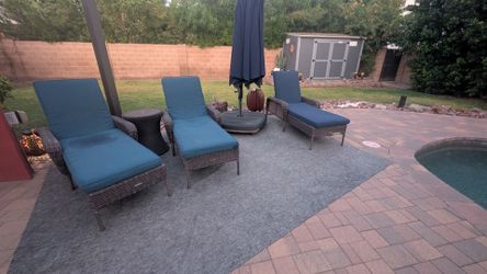 Pool Lounge Chairs