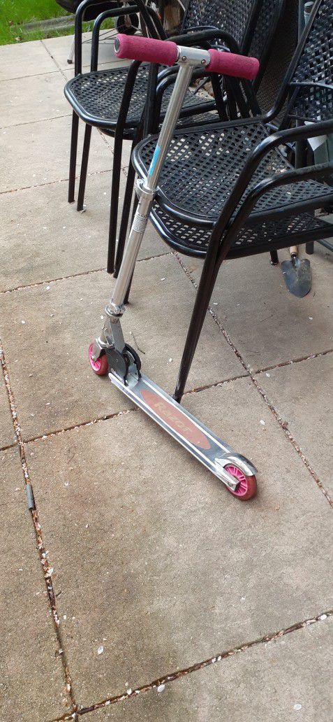 Kids Scooter (Excellent Condition). Only $5
