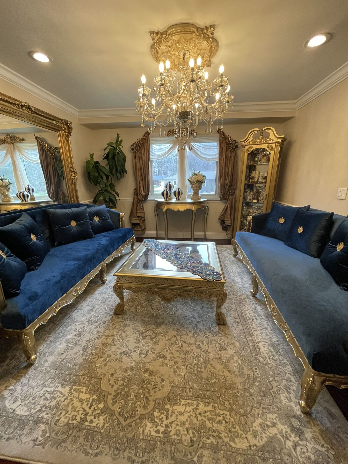 Very Beautiful gorgeous living room set 2 large sofa Coffee table and console