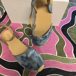 Women’s sz 10 Espadrille.