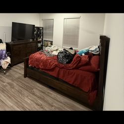 Heavy And Sturdy Bed Set