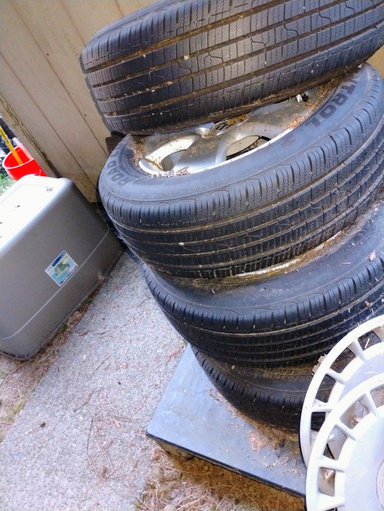 Set Of 4 205 65r15 Road Control Tires