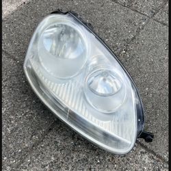 2007 Volkswagen Jetta Passenger Side Headlight OEM