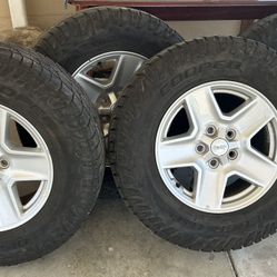 Stock Jeep Gladiator Tires