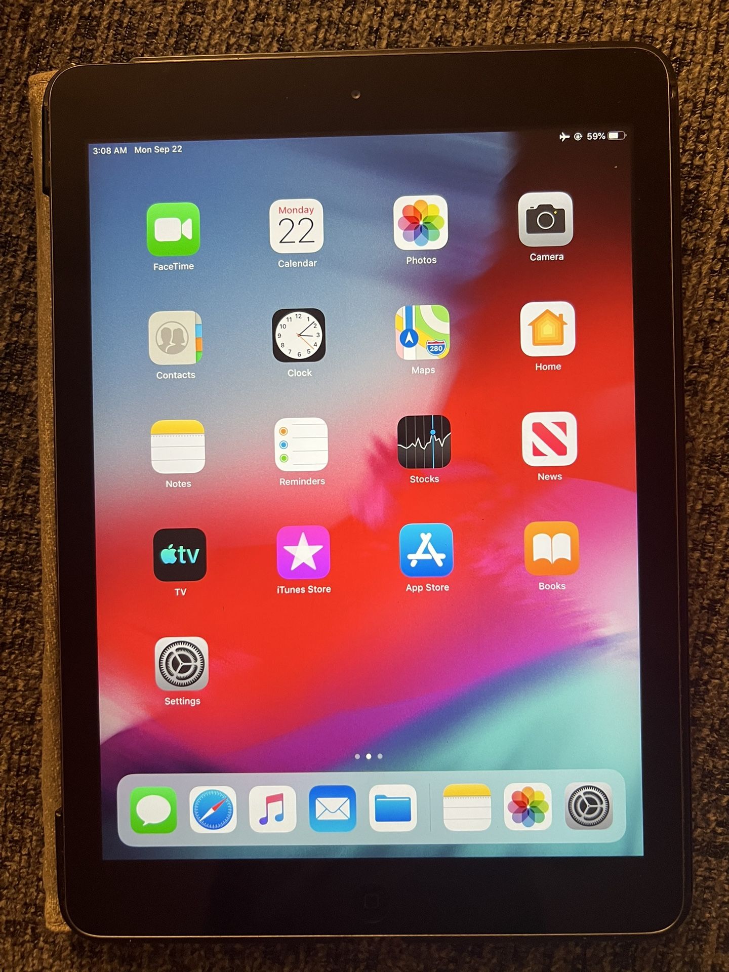 iPad Air – Excellent Condition – Kept in case, works great. Perfect for browsing, streaming, and apps. Fast, lightweight, and reliable.