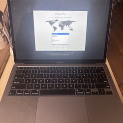 2020 MacBook Air 13” Intel i5 8GB – Perfect Condition, Factory Reset, Original Charger + Case