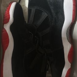 Bred Velvet 11s Size 9 Woman’s