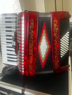 Acordón de teclas baronelli muy buen sonido 3 registros caja