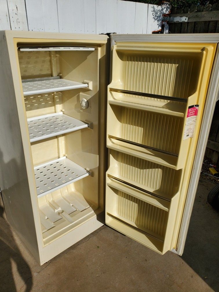 Montgomery Upright Freezer 