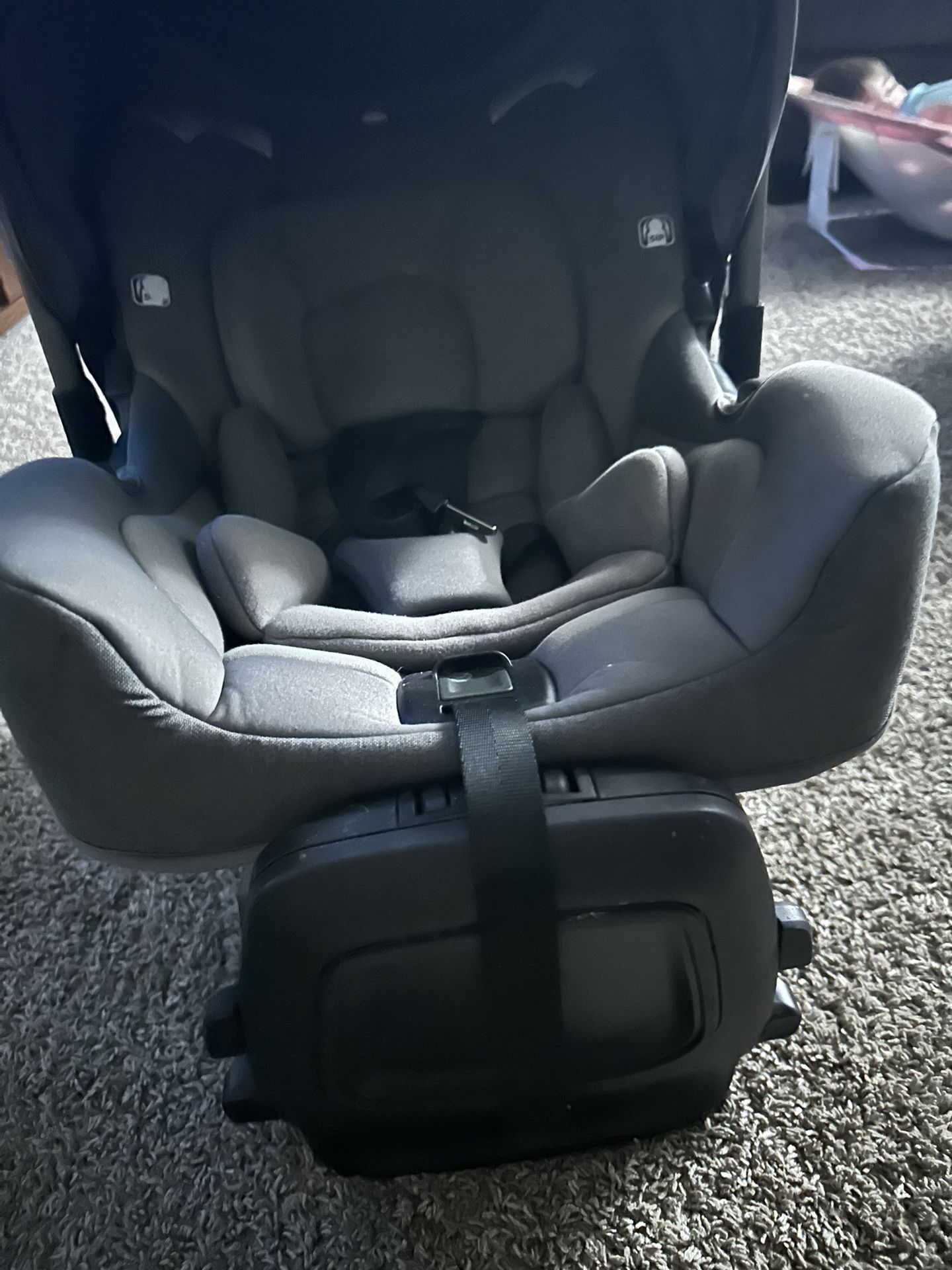 NUNA Demigrow/ NUNA Infant Car seat With Base 